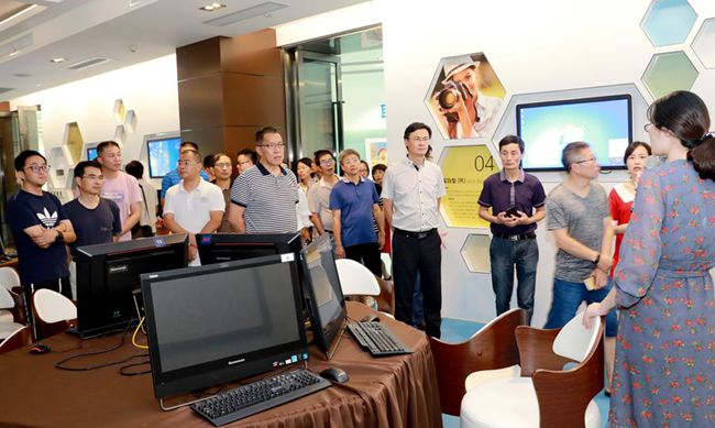 参观宁波学生职业体验拓展中心