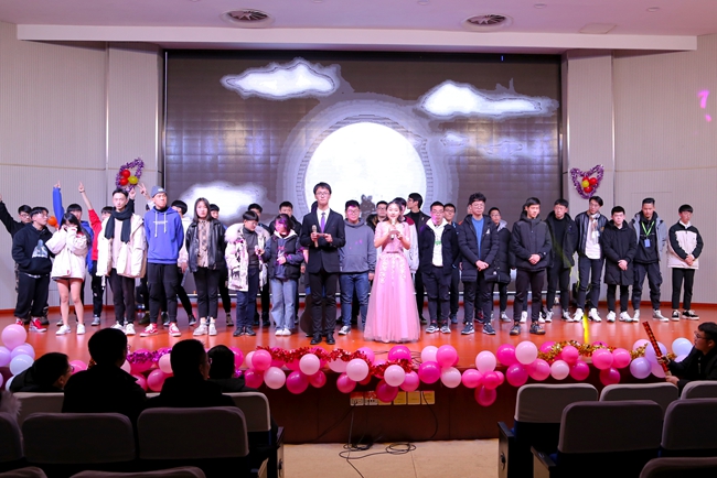 学生会成员、全体演出人员合影
