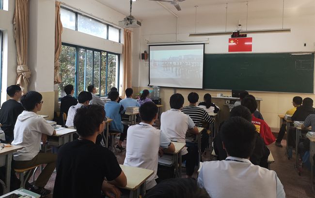 班会课上观看天安门升旗仪式视频 班会课上观看天安门升旗仪式视频