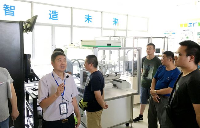 参观学院实训基地等地