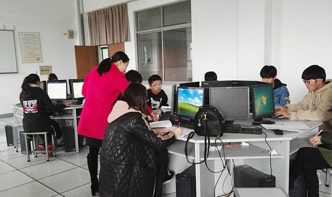 俞丹老师上课中