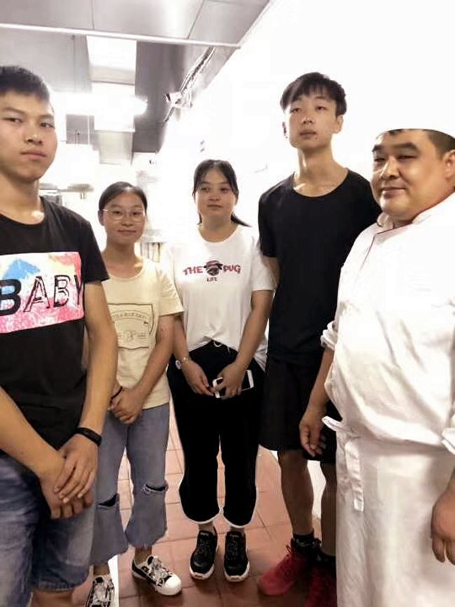实训企业热情接待学生