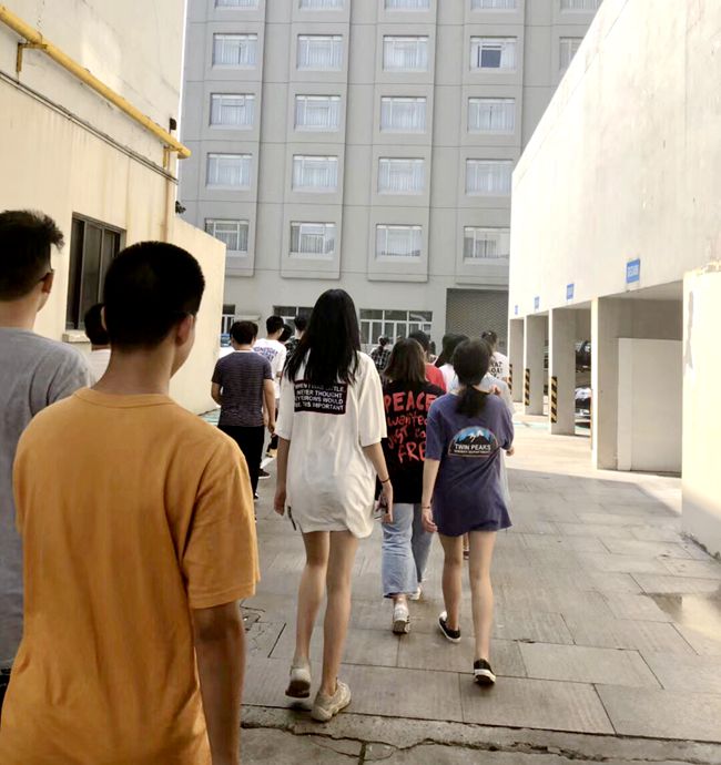 学生前往实训基地