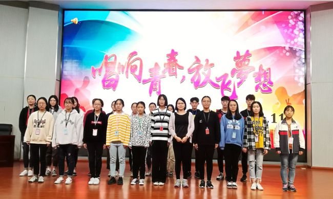 比赛工作人员合影