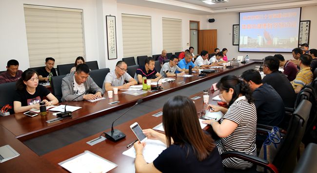苏建青校长介绍学校基本情况 苏建青校长介绍学校基本情况